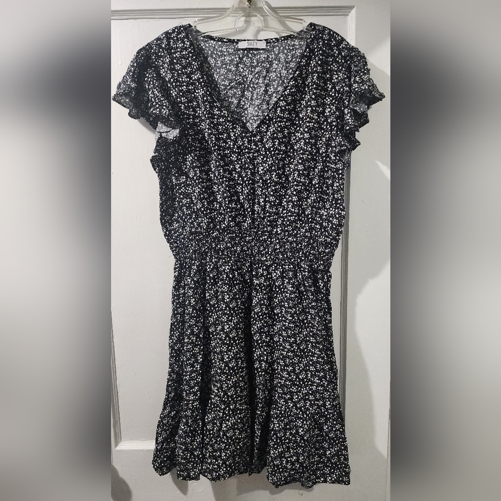 🌸👗Suzy Shier Black and White Floral Mini Dress🌸